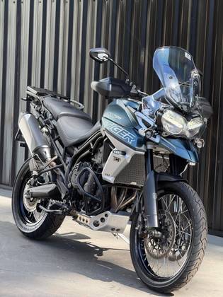 TRIUMPH TIGER 800 XCA TRIUMPH TIGER 800 XCA
